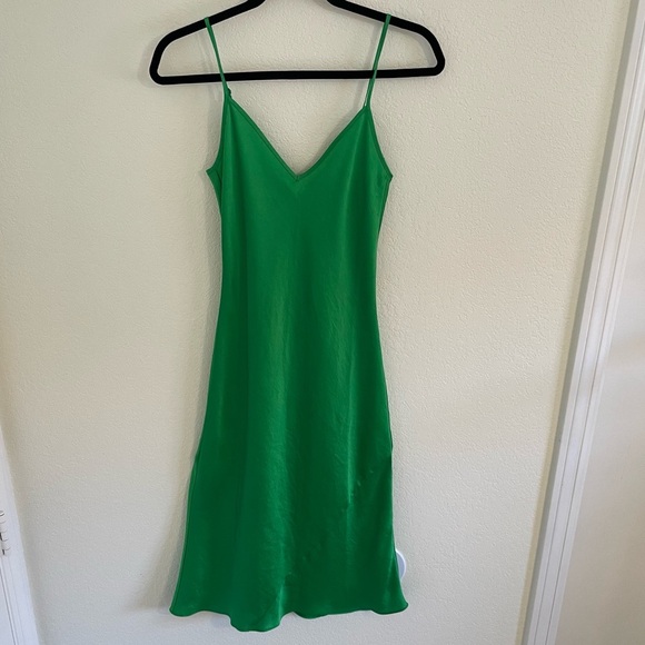 Wilfred Dresses & Skirts - WILFRED Aritzia Kelly Green Only Strappy Slip Midi Dress size 2XS